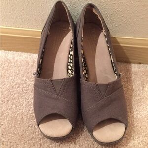 Toms size 5. Gray